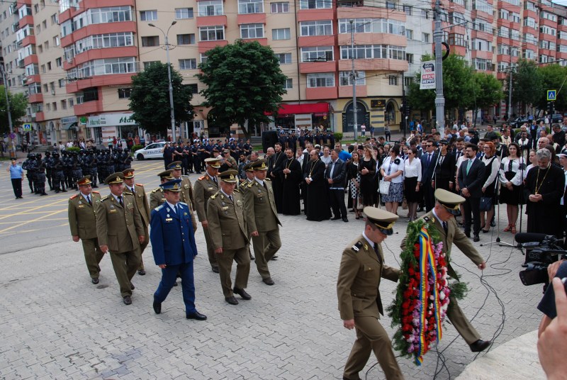 https://www.cjd.ro/storage/comunicate-de-presa/03-06-2021/3983/ziua-eroilor-marcata-astazi-in-piata-tricolorului-din-targoviste-14.jpg