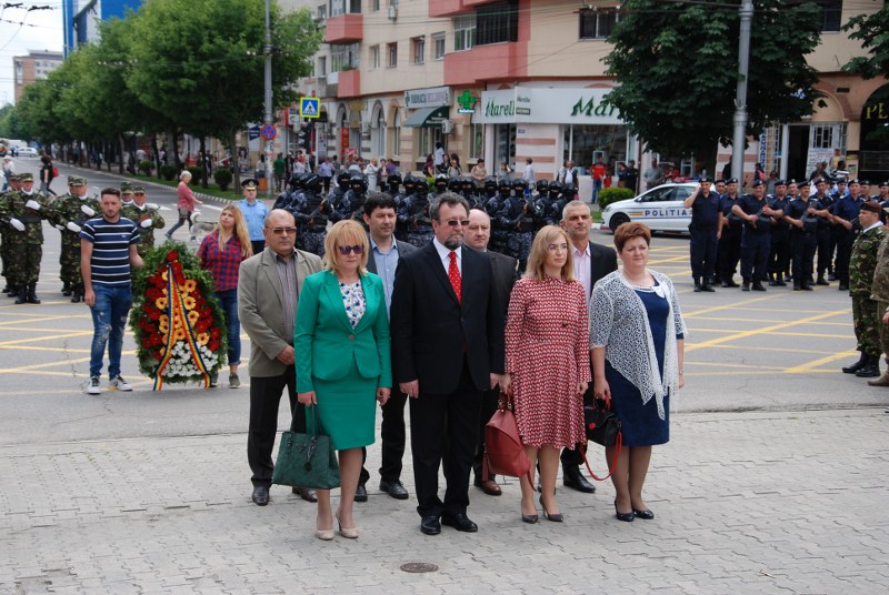 https://www.cjd.ro/storage/comunicate-de-presa/03-06-2021/3983/ziua-eroilor-marcata-astazi-in-piata-tricolorului-din-targoviste-20.jpg