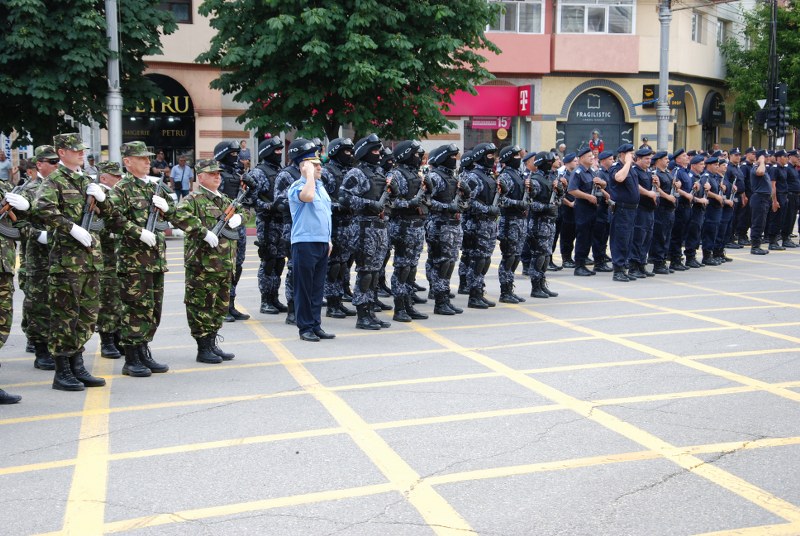 https://www.cjd.ro/storage/comunicate-de-presa/03-06-2021/3983/ziua-eroilor-marcata-astazi-in-piata-tricolorului-din-targoviste-37.jpg