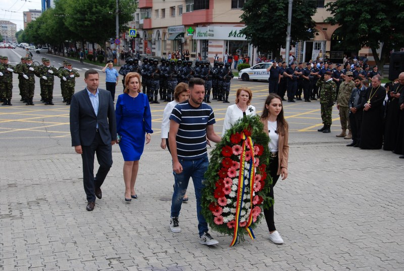 https://www.cjd.ro/storage/comunicate-de-presa/03-06-2021/3983/ziua-eroilor-marcata-astazi-in-piata-tricolorului-din-targoviste-58.jpg
