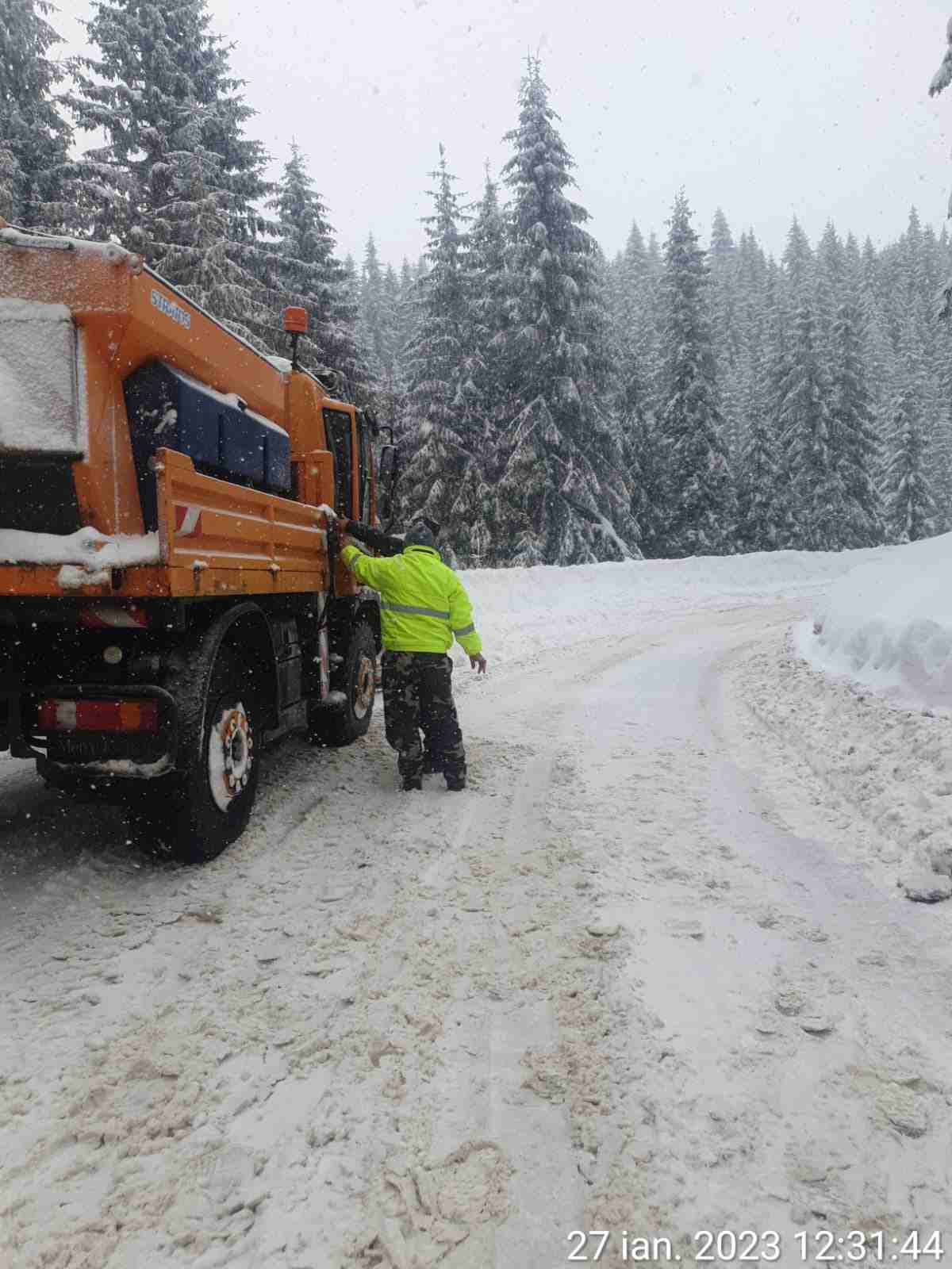  Circulația pe DJ 713, suspendată din cauza viscolului