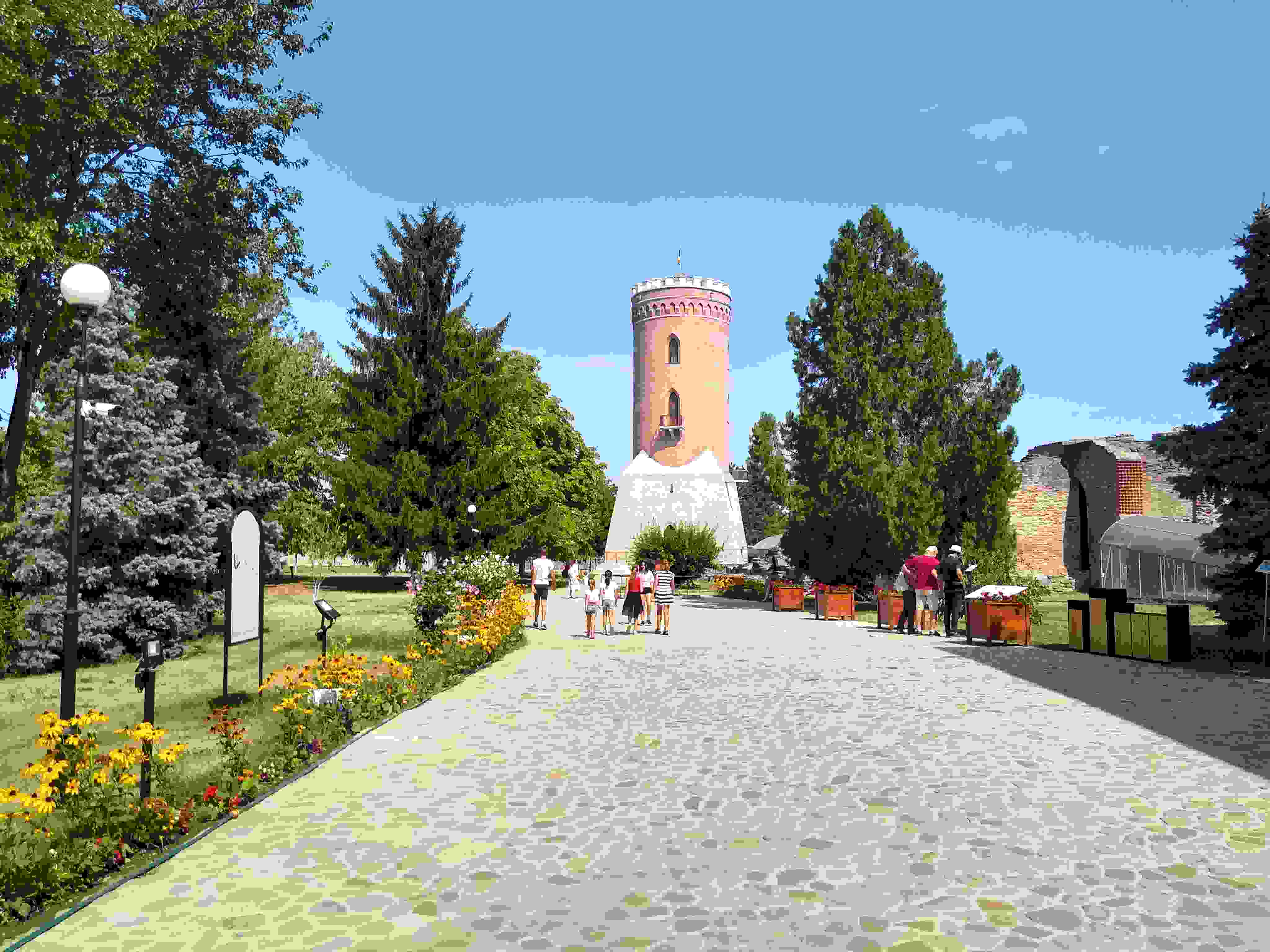  Program special la muzeele Complexului Național Muzeal  „Curtea Domnească” Târgoviște, în minivacanța de Sfânta Maria