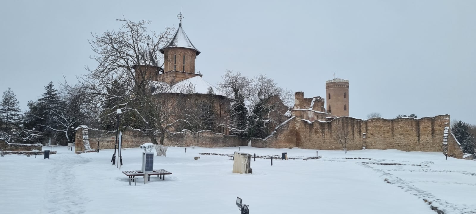  Programul muzeelor din cadrul Complexului Naţional Muzeal  „Curtea Domnească” Târgovişte  în perioada 25 decembrie 2025 - 4 ianuarie 2026