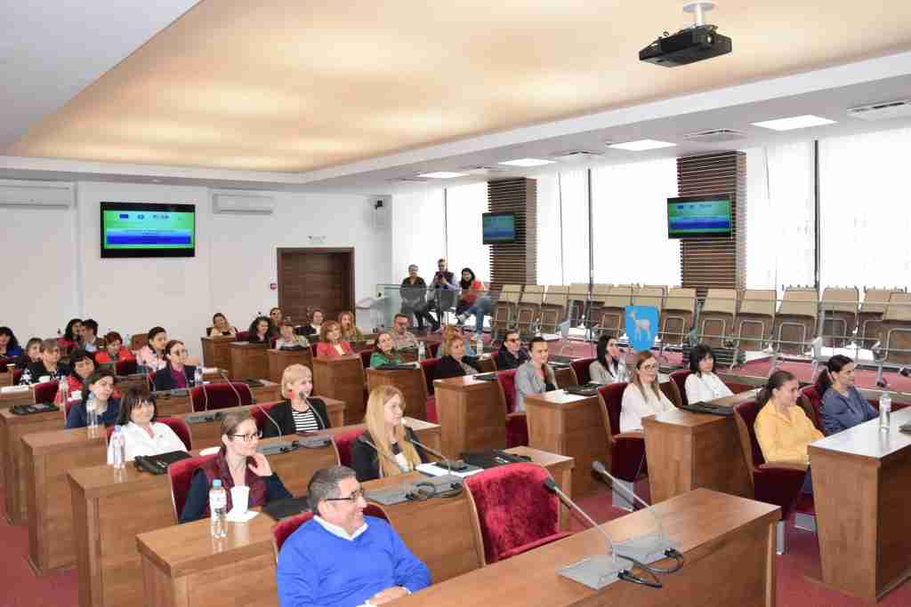  Titlul proiectului: „DINAMIC – Dâmboviţa – interacţiuni la nivel administrativ între modernizare, interconectivitate, competenţe” COD SMIS: 135834